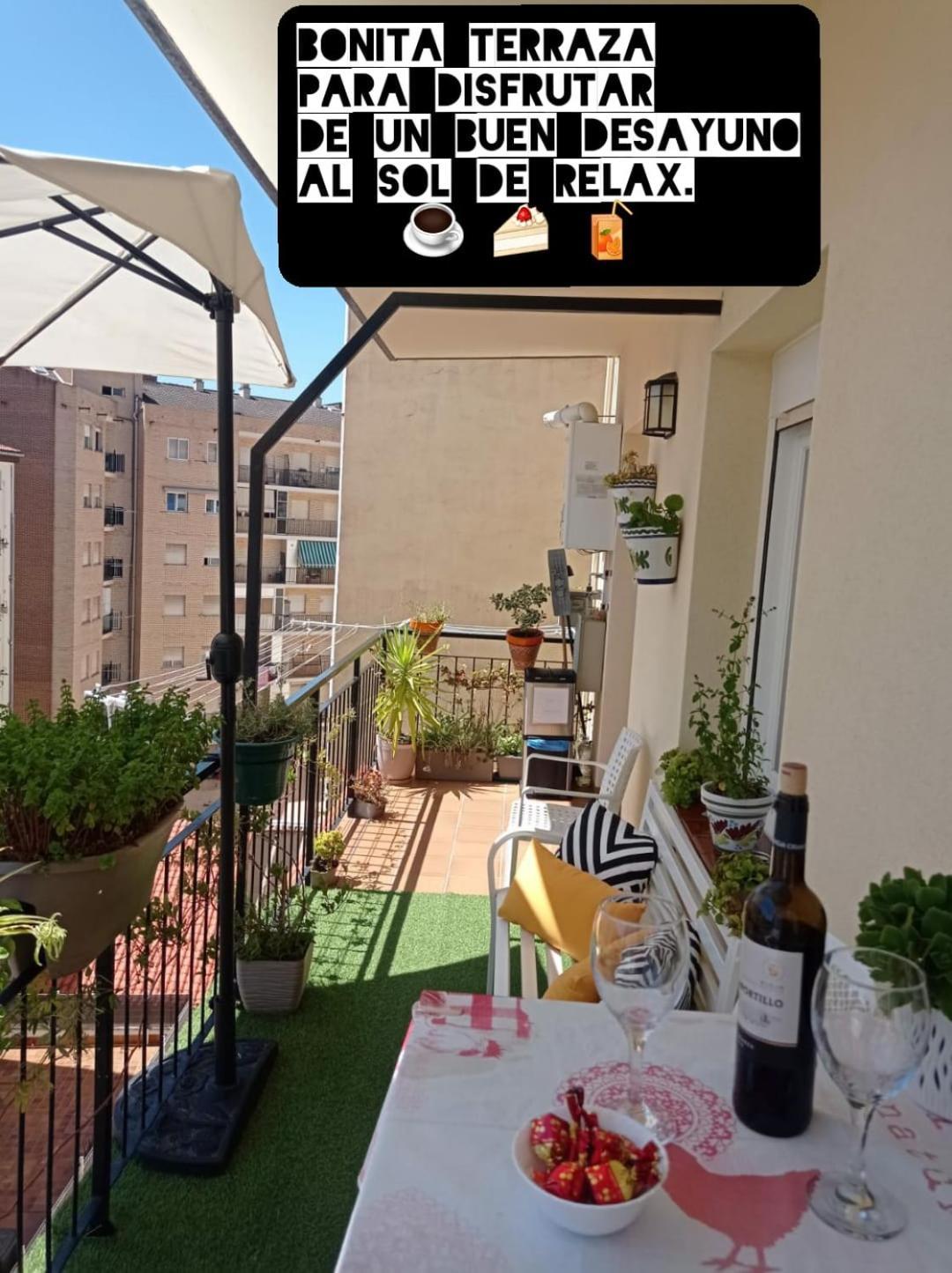 Апартаменты Gonzalo De Berceo 15 " Calidad-Sobrio" And " Free Private Parking " Логроньо Номер фото